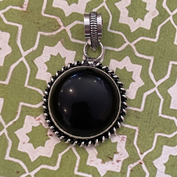 Natural Black Onyx Sterling Silver Round Pendant – Vintage Style - Brand New - Picture 2 of 6